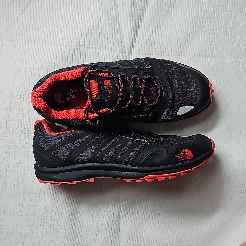 The North Face Trail Running Show, grey and coral, size 10